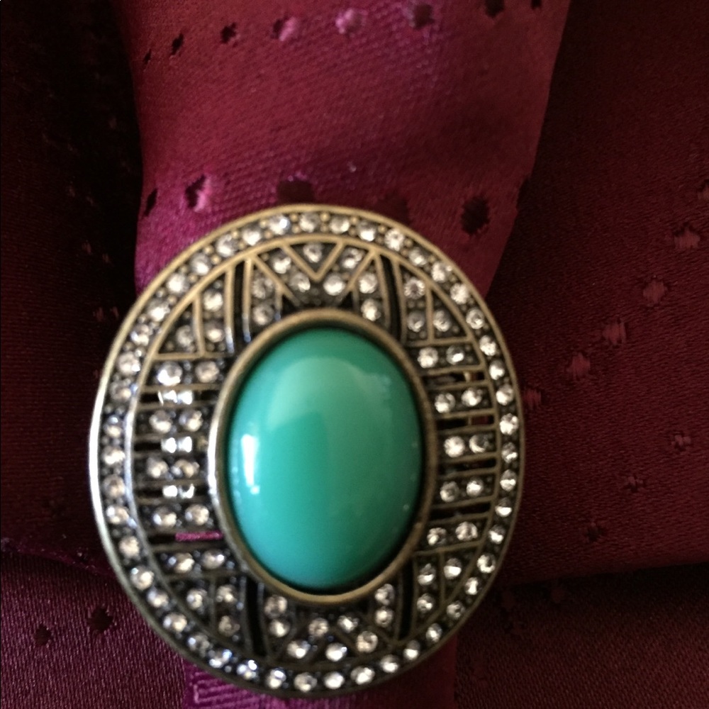 Lovely Large Green & Diamond Fashion Ring.